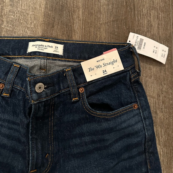 Abercrombie & Fitch Dark Blue The 90’s Straight Leg Mid-Rise Jeans (short)